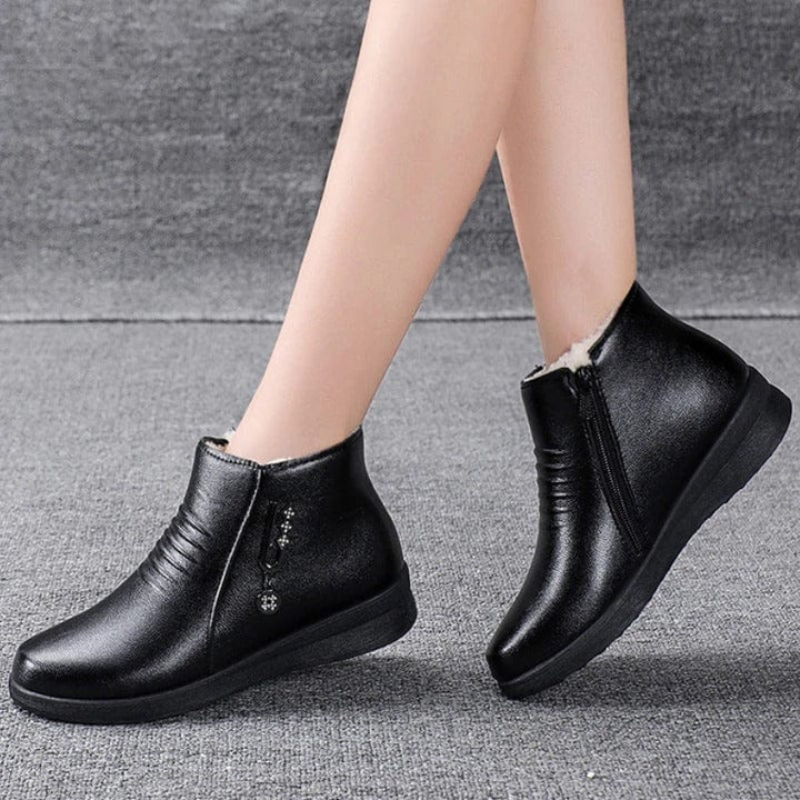 Bequeme Damen Winterstiefel mit Reißverschluss in Schwarz 3