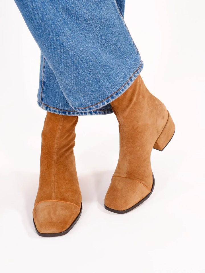Botines de gamuza elegantes para otoño en Beige
