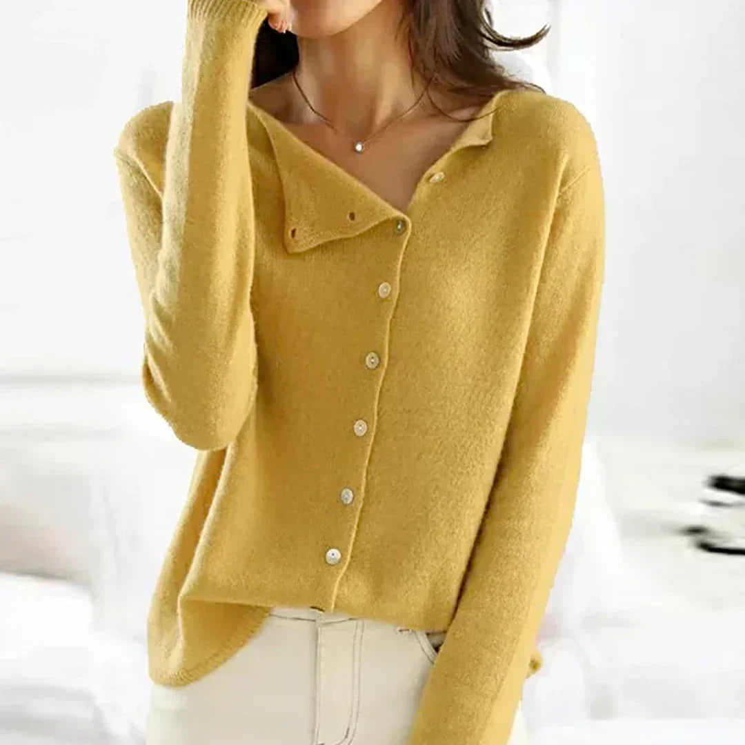 Cardigan Suave y Versátil en Amarillo