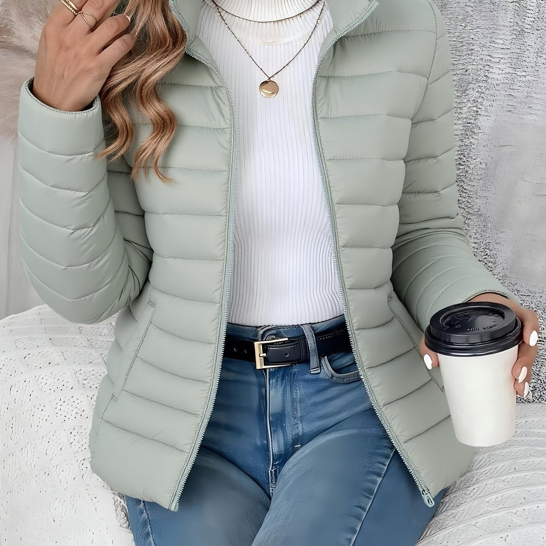 Chaqueta Acolchada Entallada Ligera en Matcha