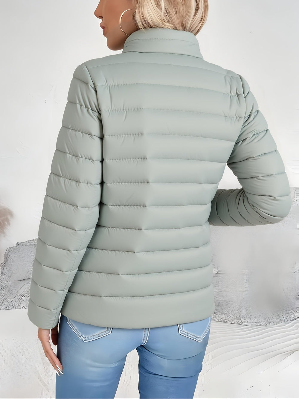 Chaqueta Acolchada Entallada Ligera en Negro
