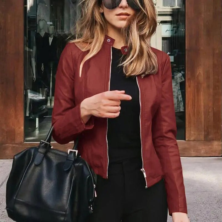 Chaqueta de cuero ajustada para mujer en Burdeos