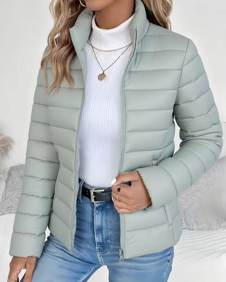 Chaqueta puffer corta ajustada para mujer en Verde