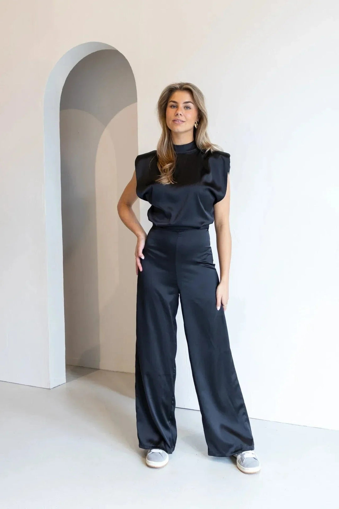 Damen Eleganter Satin-Jumpsuit mit Weiten Hosen (13)