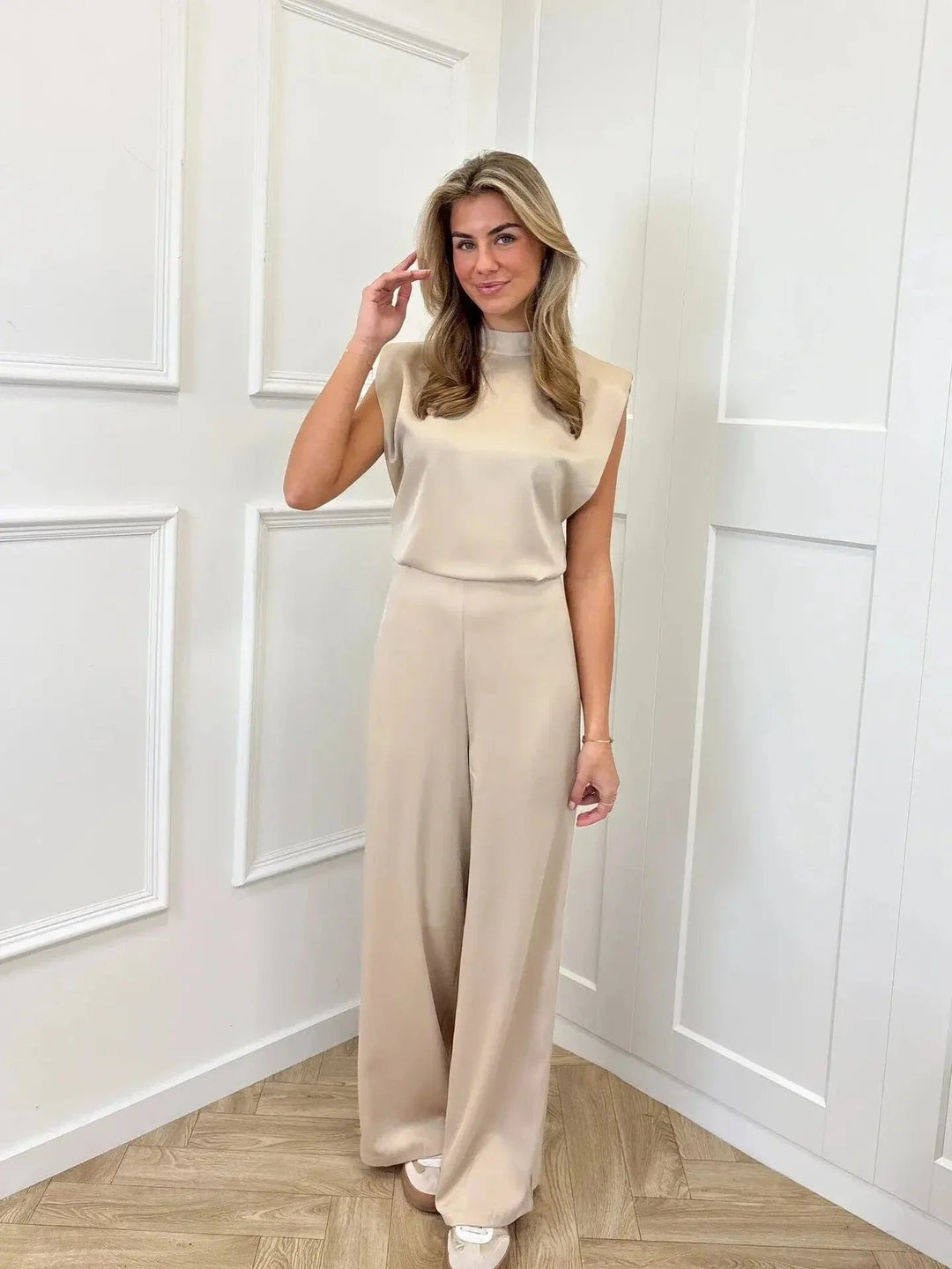 Damen Eleganter Satin-Jumpsuit mit Weiten Hosen (6)