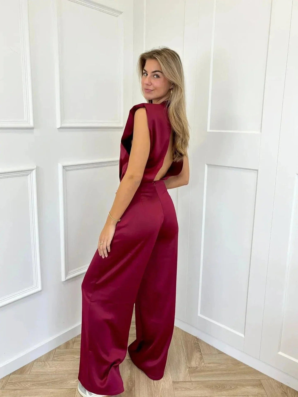 Damen Eleganter Satin-Jumpsuit mit Weiten Hosen in Bordeauxrot