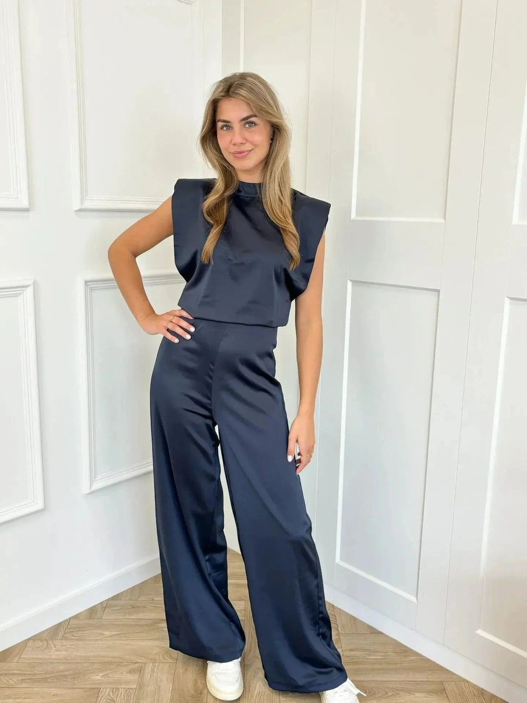 Damen Eleganter Satin-Jumpsuit mit Weiten Hosen in Marineblau
