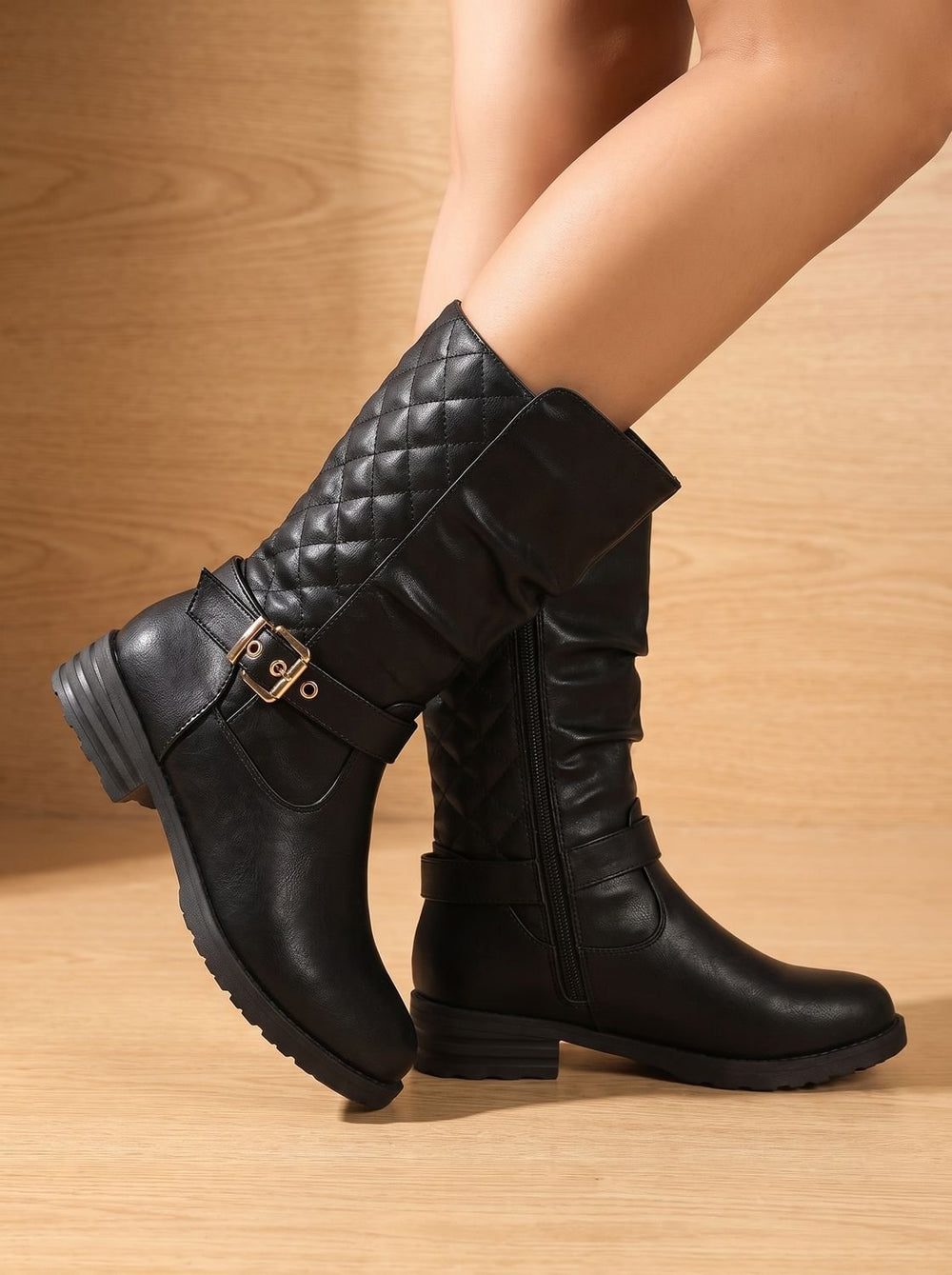 Damen Lederstiefel mit Blockabsatz und gerafftem Schaft in Goldfarben 2
