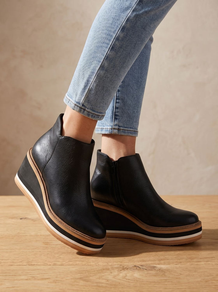 Damen Lederstiefel mit Keilabsatz und Seitenverschluss (2)