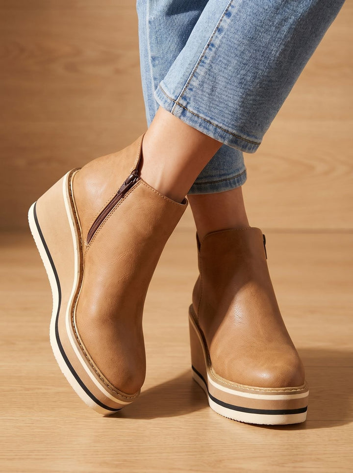 Damen Lederstiefel mit Keilabsatz und Seitenverschluss (3)