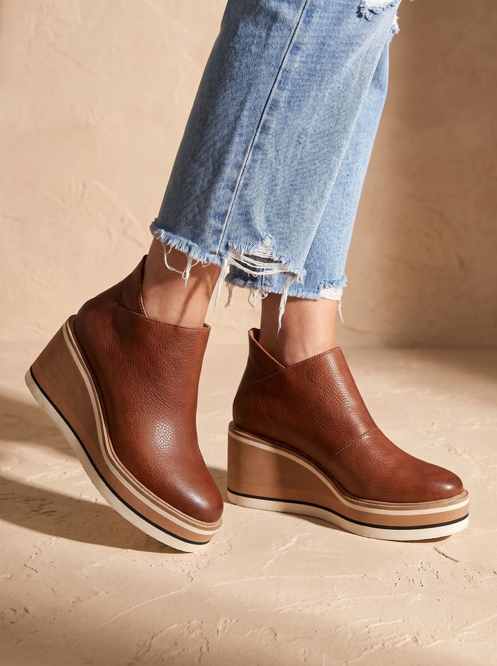 Damen Lederstiefel mit Keilabsatz und Seitenverschluss (5)