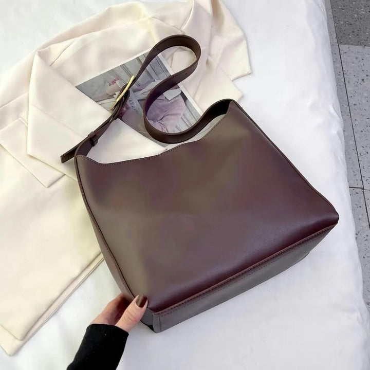 Damen Minimalistische Umhängetasche für den Alltag in Dunkelbraun