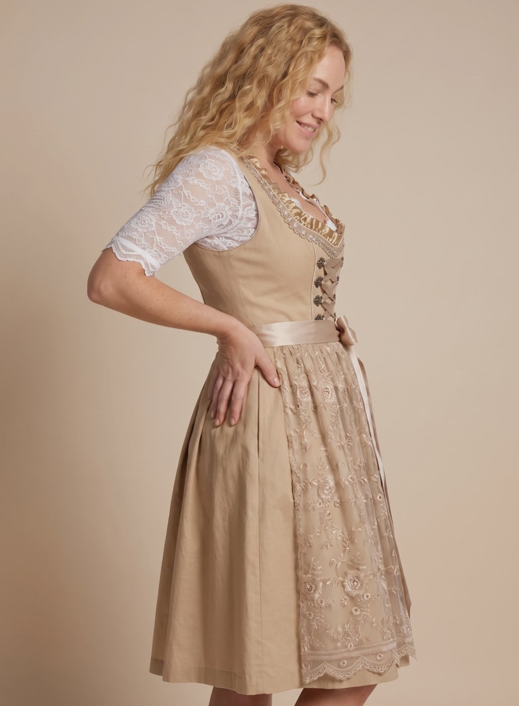 Damen Oktoberfest Dirndl mit Spitzenbluse (3)
