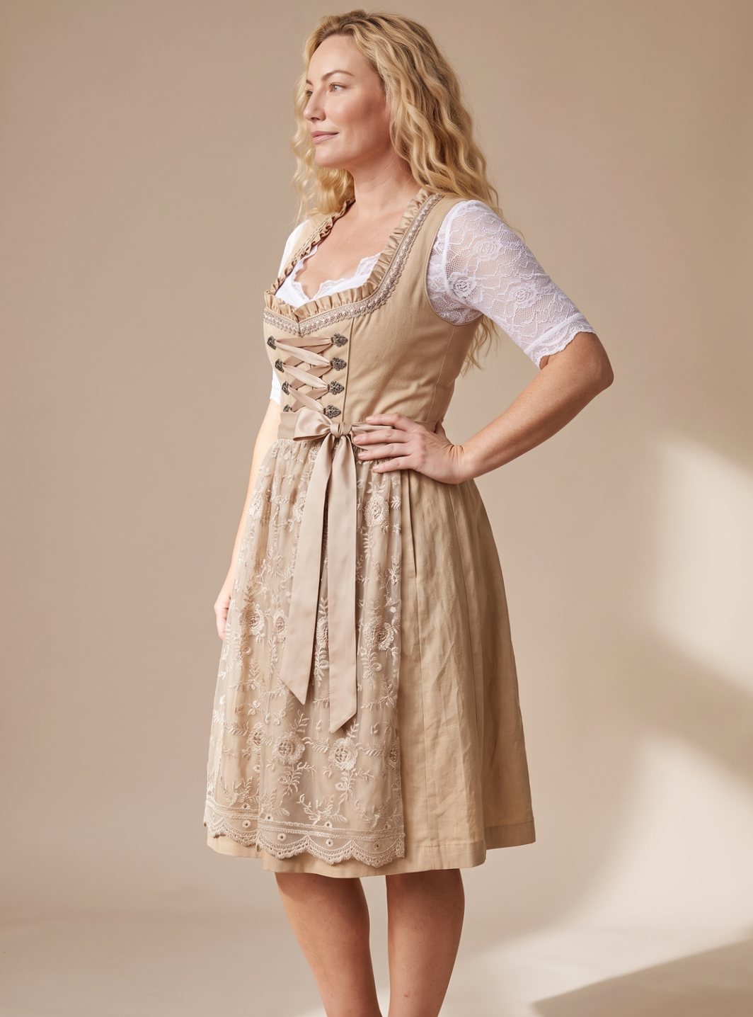 Damen Oktoberfest Dirndl mit Spitzenbluse (5)