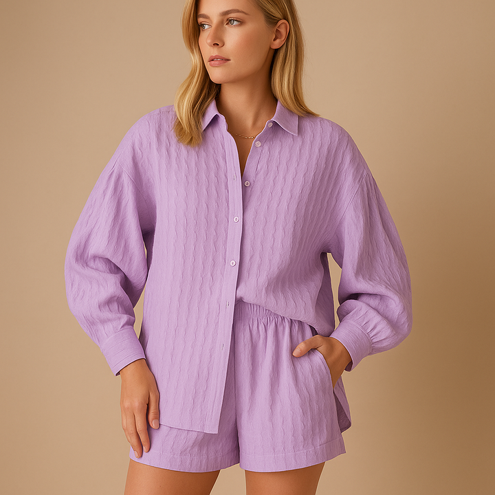 Damen Seidenbluse und Shorts zum Sommerurlaub in Helllila