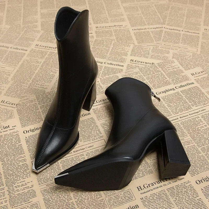 Damen Stiefeletten mit Absatz in elegantem Stil in Schwarzes Fleecefutter