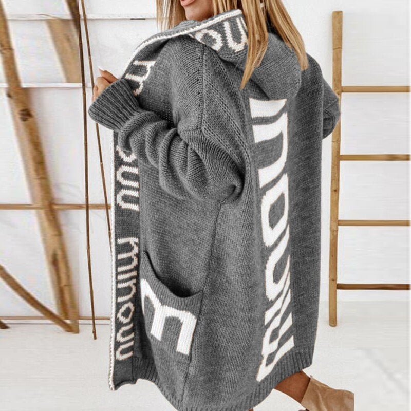 Damen Strickjacke mit Kapuze für Herbsttage in Grau