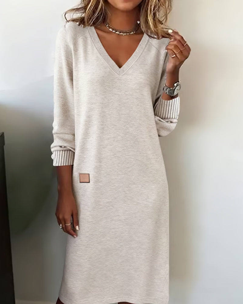 Damen Strickkleid Midi mit V-Ausschnitt zum Herbst in Beige