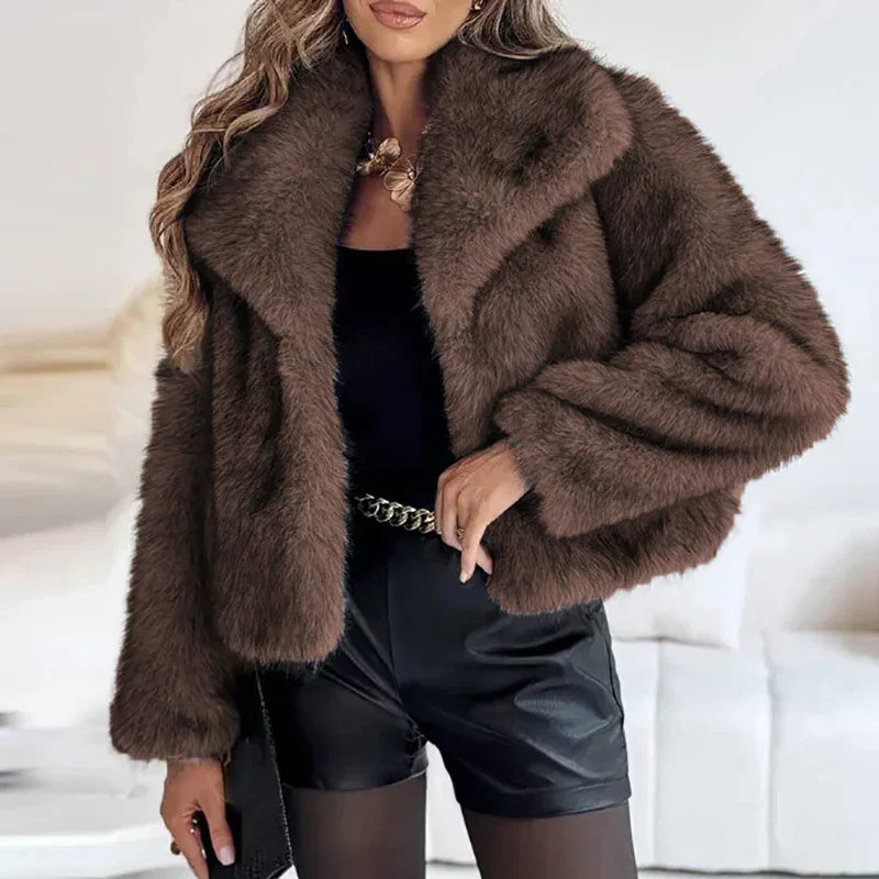 Damen Teddy Jacke aus Kunstfell zum Layering in Braun