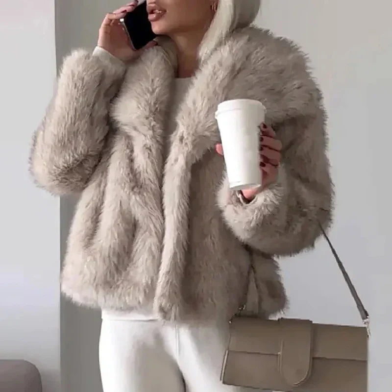 Damen Winterjacke kurz aus Kunstfell in Hellbraun