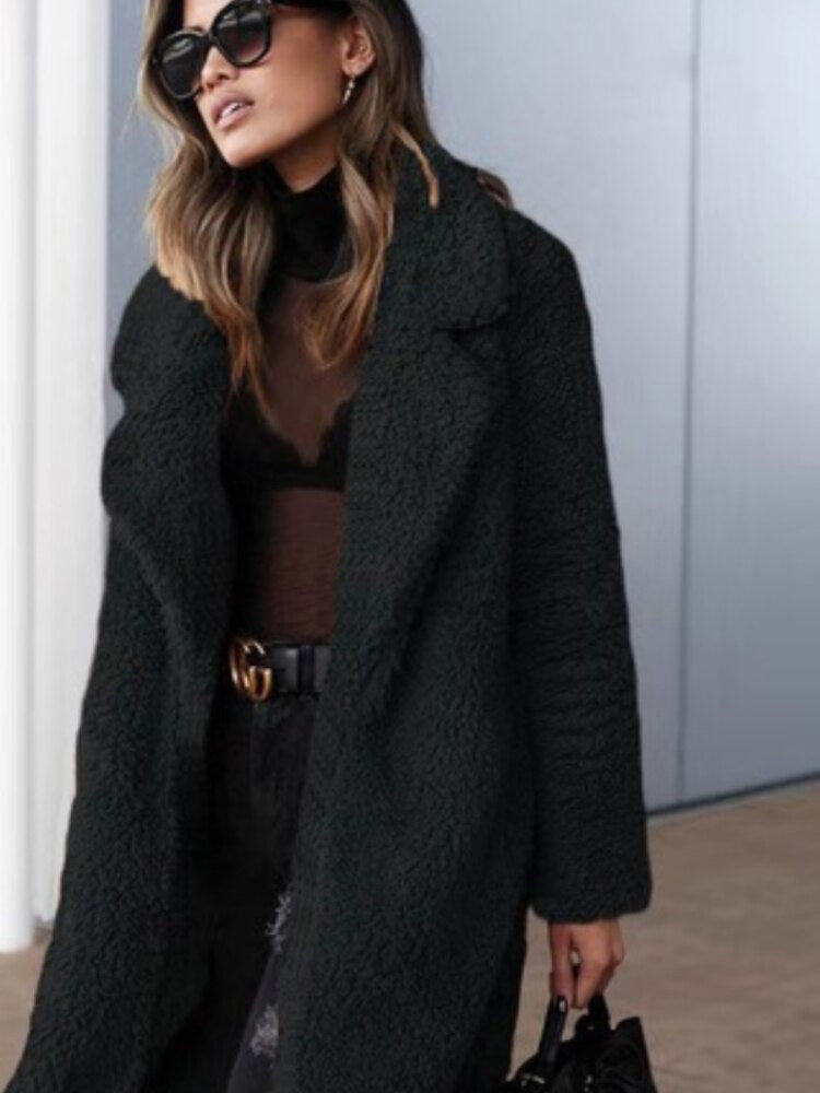 Damen Wintermantel aus Fleece im Teddy-Stil in Schwarz