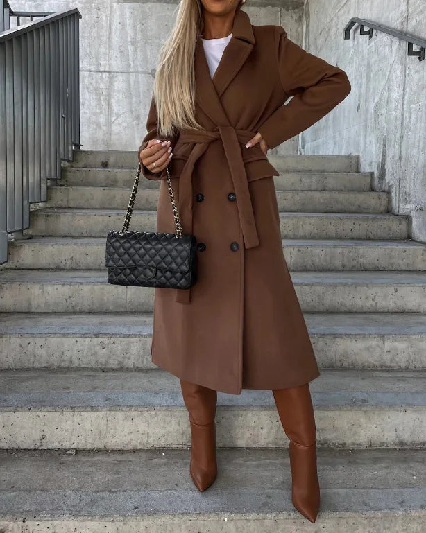 Damen Wintermantel im klassischen Trench-Stil in Braun