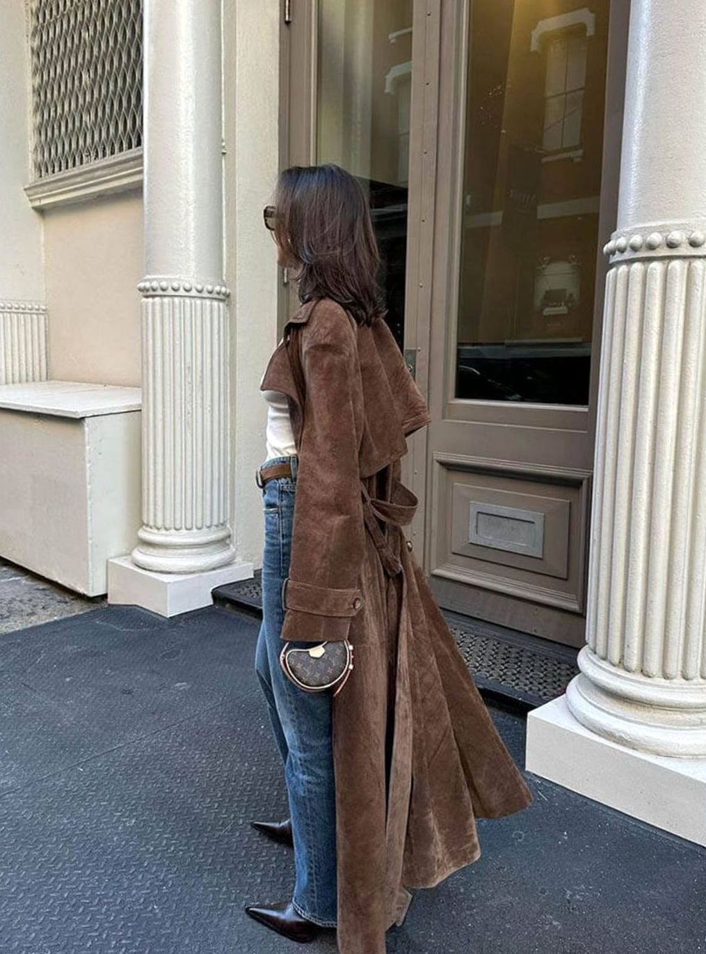 Damen Wintermantel im Trenchcoat-Stil aus Wildleder (3)