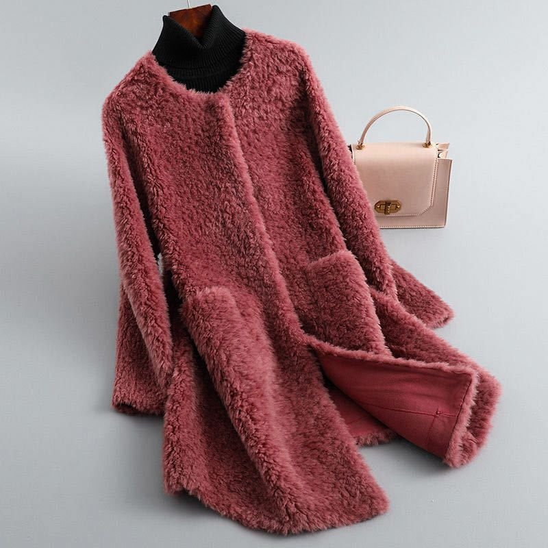 Damen Wintermantel mit fließender Silhouette aus Schaffell in Crimson Red