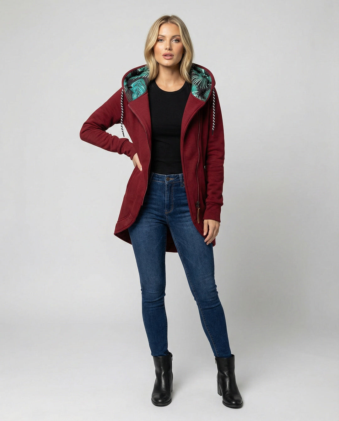 Damen Wintermantel mit Kapuze, warm und elegant in Weinrot