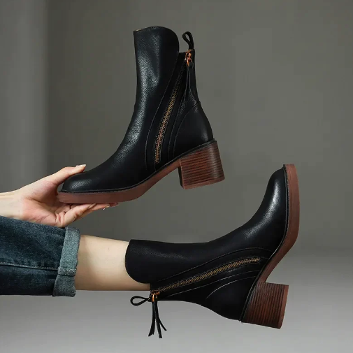 Elegante Damen Leder Stiefeletten im klassischen Stil in Schwarz