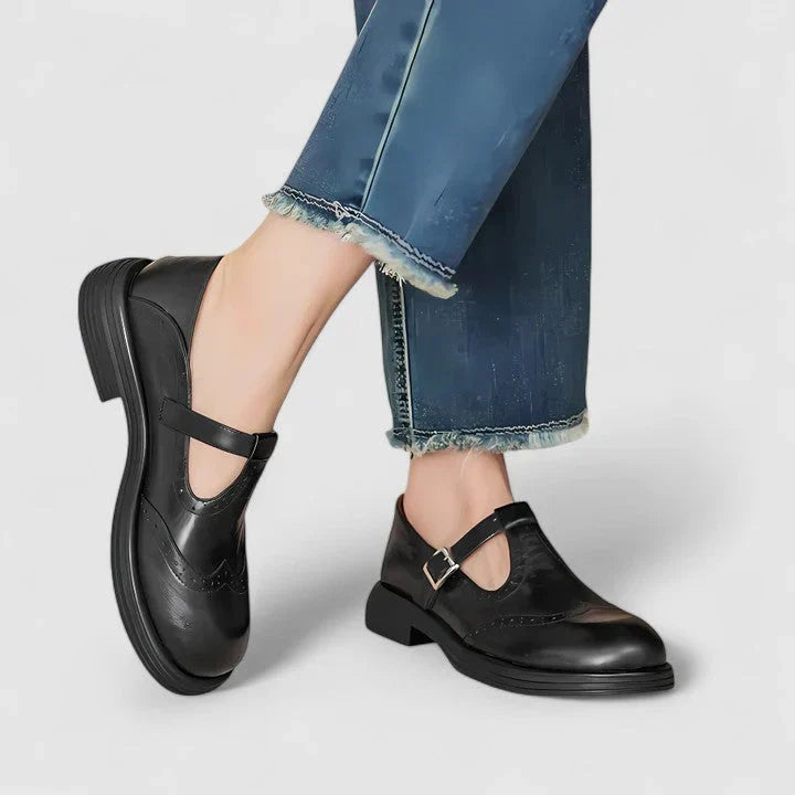 Elegante Damen Lederstiefel mit T-Riemen in Schwarz