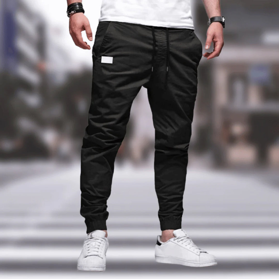 Herren Cargohose mit Stauraum und Komfort in Schwarz