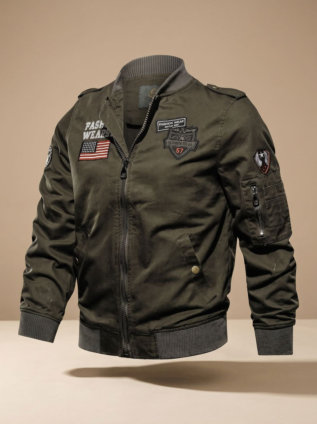 Herren Jacke im Bomberstil mit Military-Patches in Grün