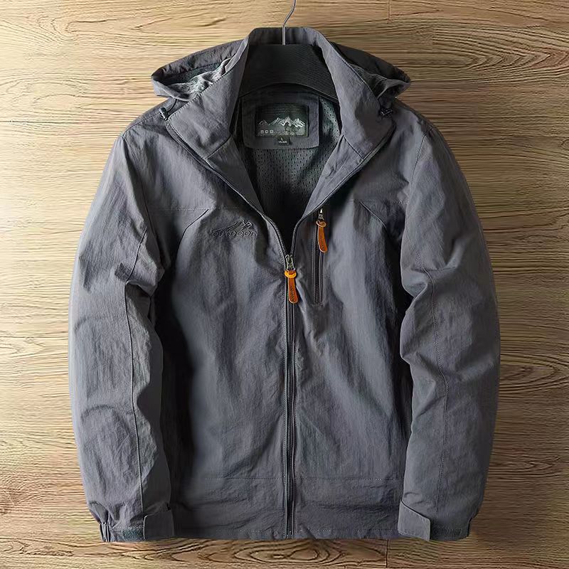 Herren Jacke mit Wetterschutz für den Herbst in Grau