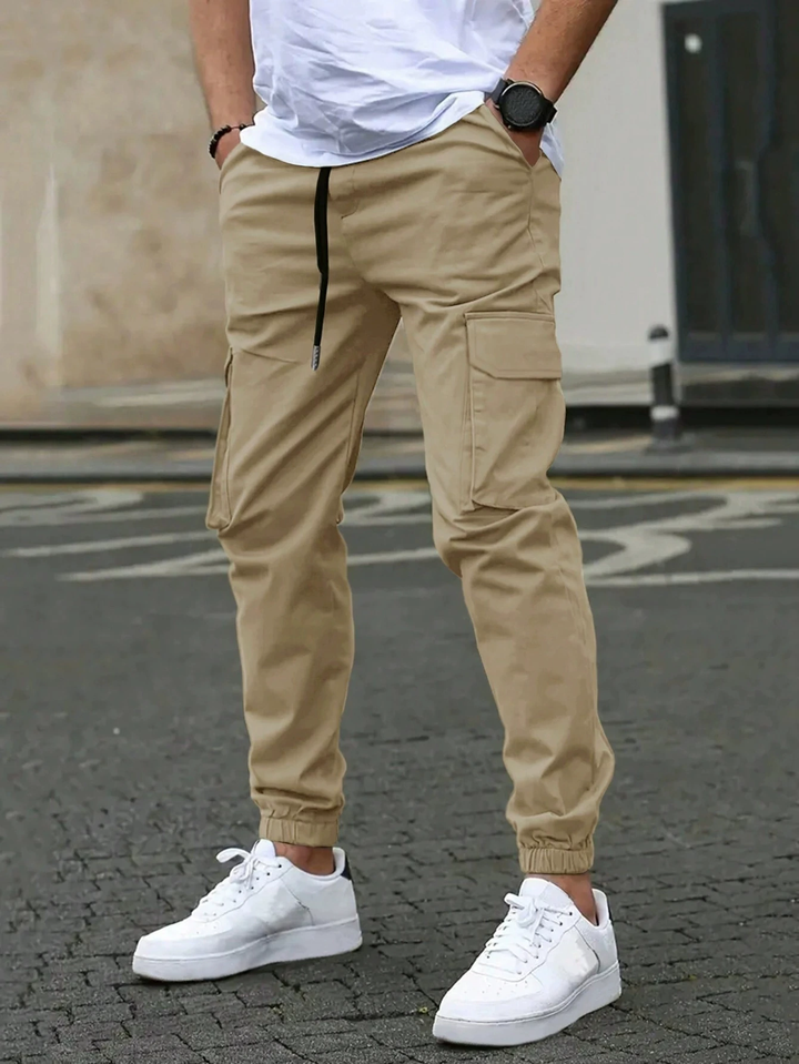 Herren Jogginghose im modernen Slim-Schnitt in Beige