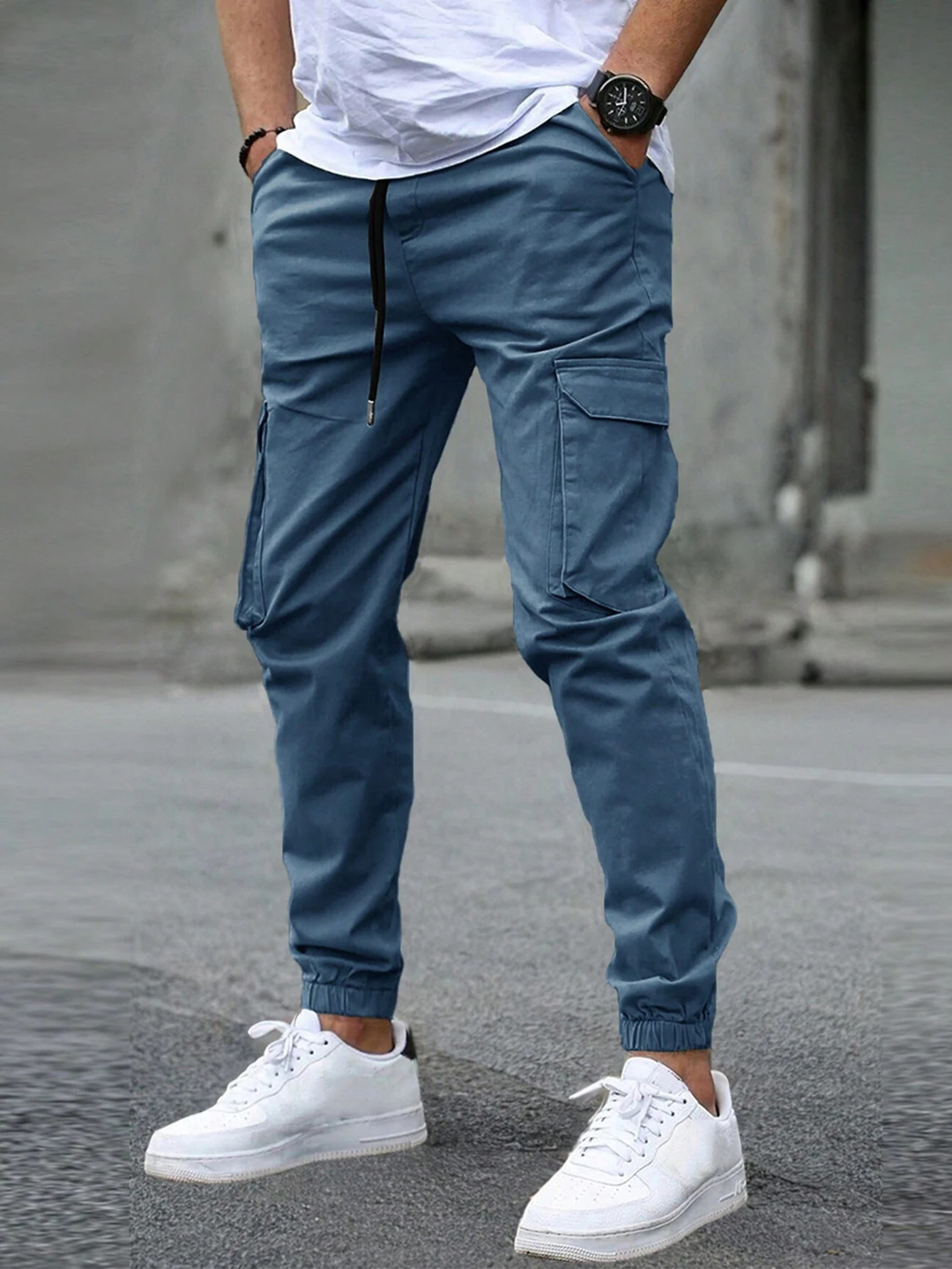 Herren Jogginghose im modernen Slim-Schnitt in Blau