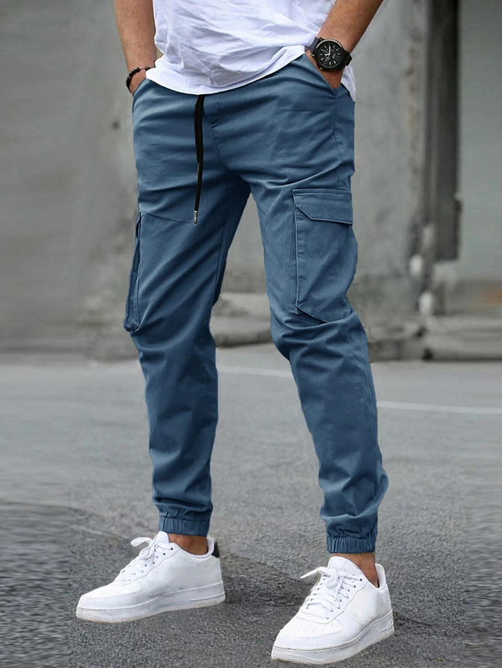 Herren Jogginghose im modernen Slim-Schnitt in Blau