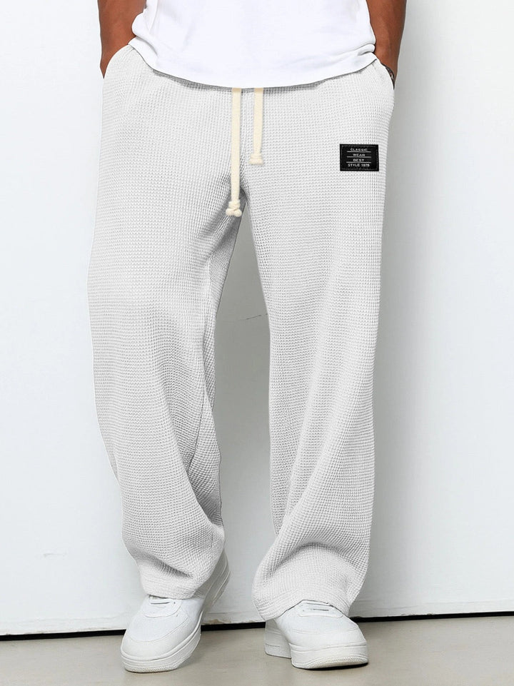 Herren Jogginghose im Urban-Stil mit tiefen Taschen in Weiß