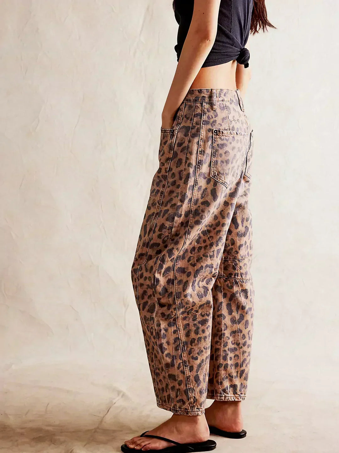 Jeans anchos para mujer con estampado animal (4)