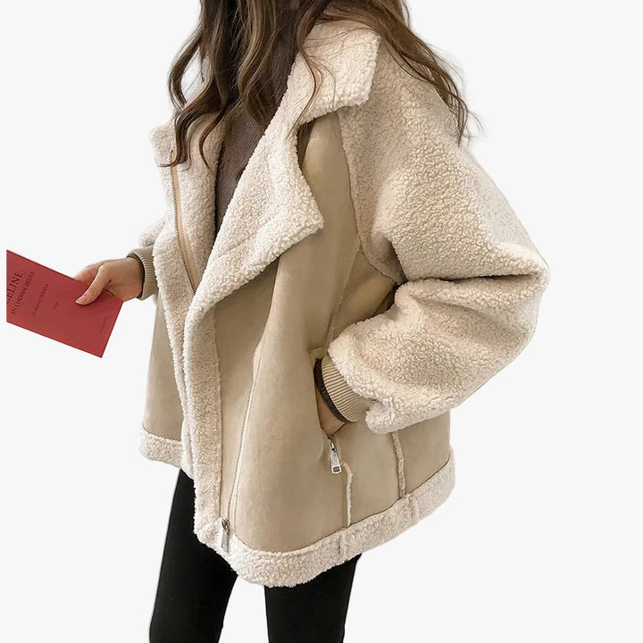 Kurze Damen Winterjacke aus Kunstlammfell in Beige