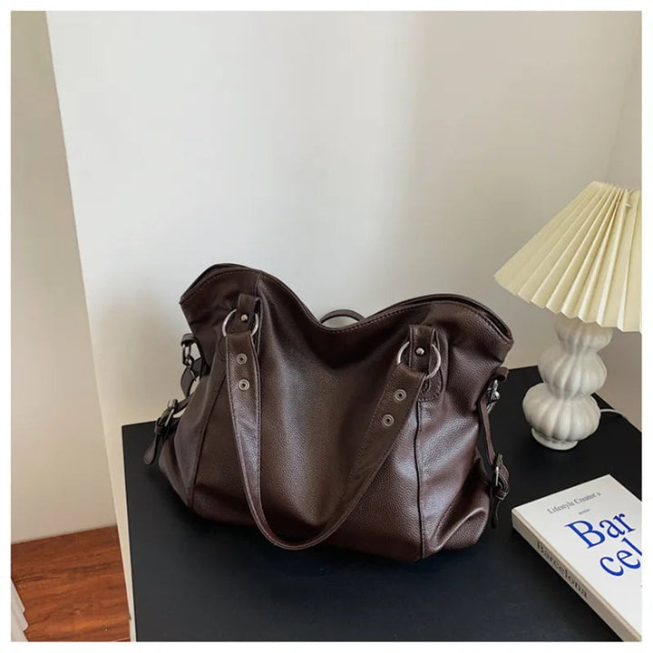 Large Black Leather-Look Studded Shoulder en Marrón
