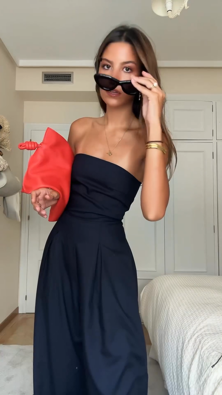 Mono para mujer elegante con silueta entallada en Negro 2