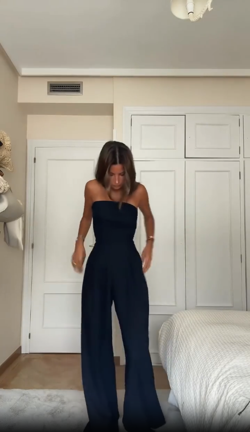 Mono para mujer elegante con silueta entallada en Negro 5