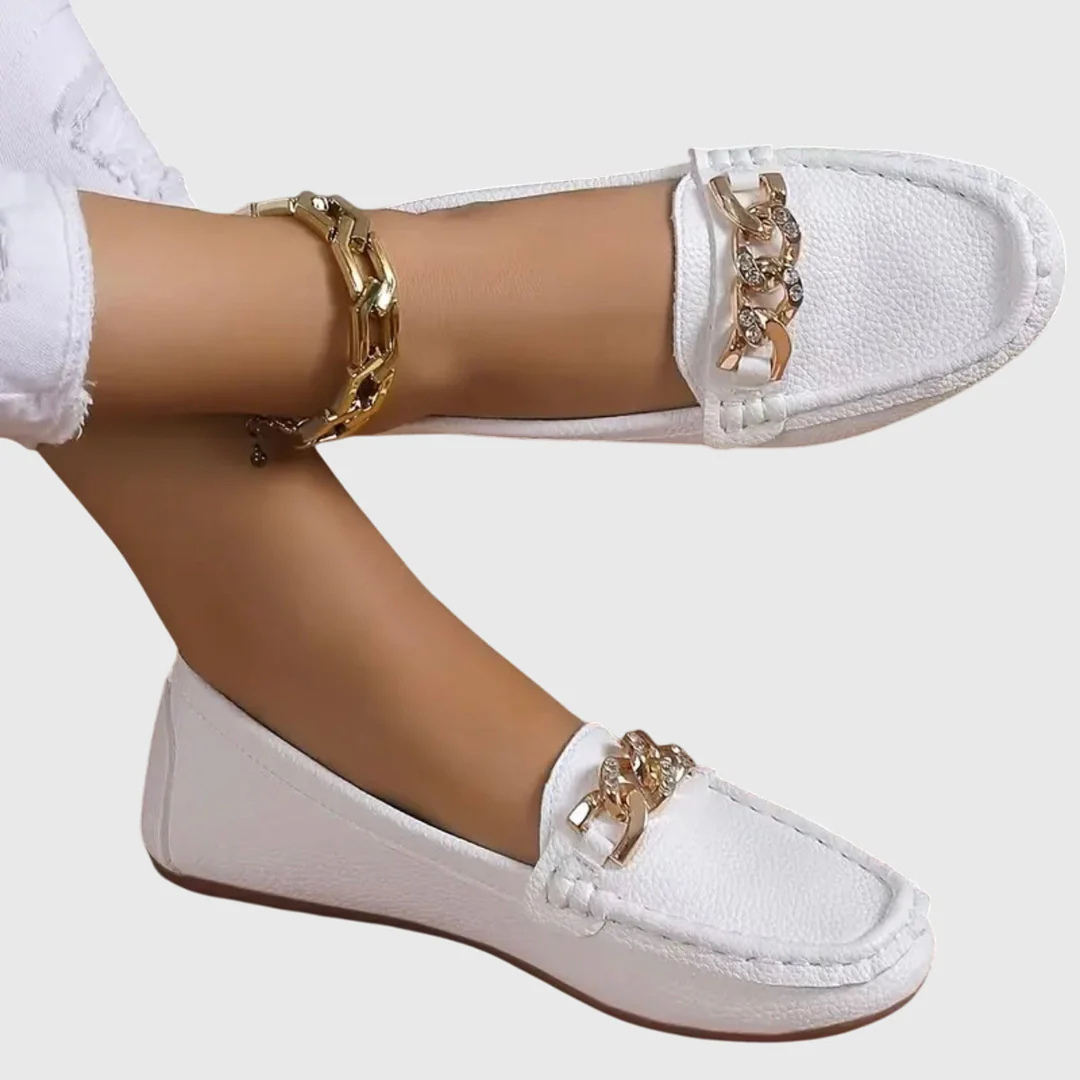 Mujer Loafer Elegante con Detalle de Cadena