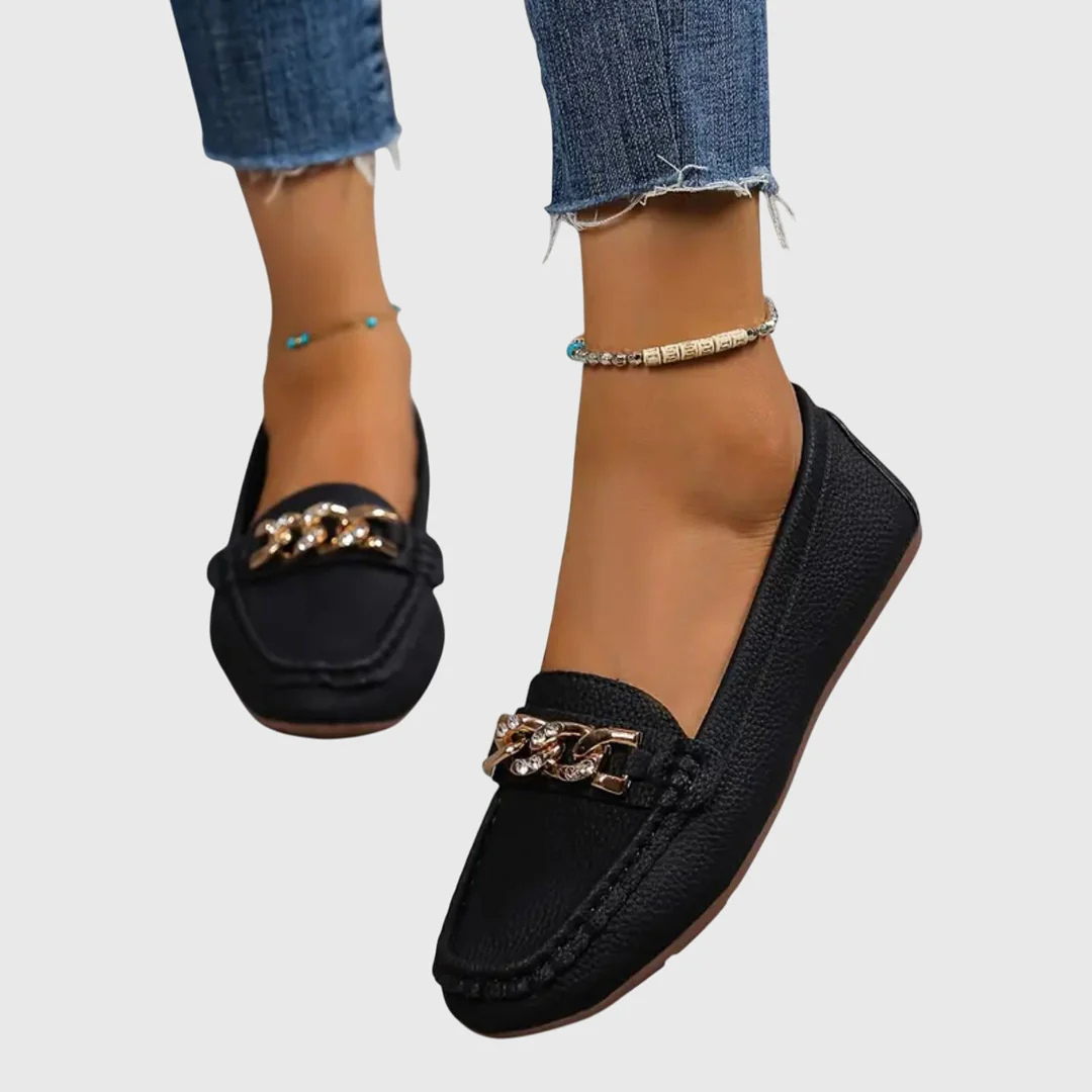 Mujer Loafer Elegante con Detalle de Cadena en Negro