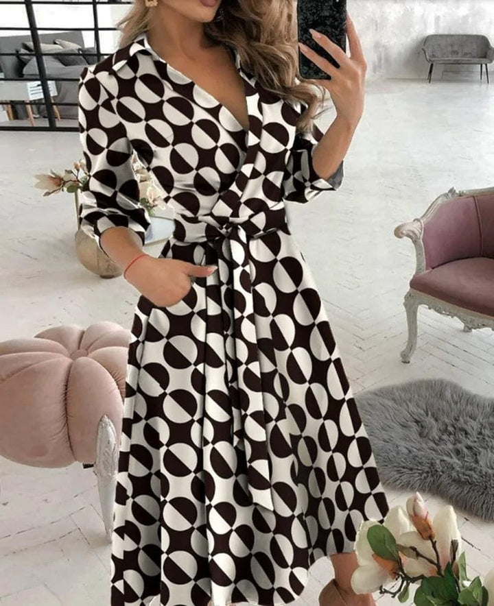 Schickes Midi-Kleid mit Gürtel en Großer Wellenpunkt