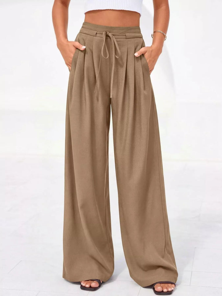 Schwarze Damenhose mit hohem Bund und Faltendetails (15)
