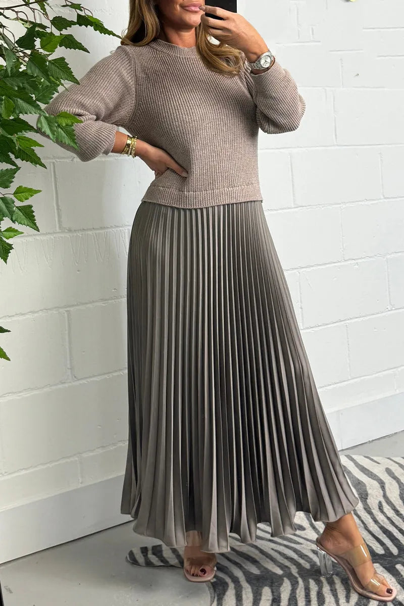 Vestido de Punto Midi con Falda Plisada en Gris oscuro