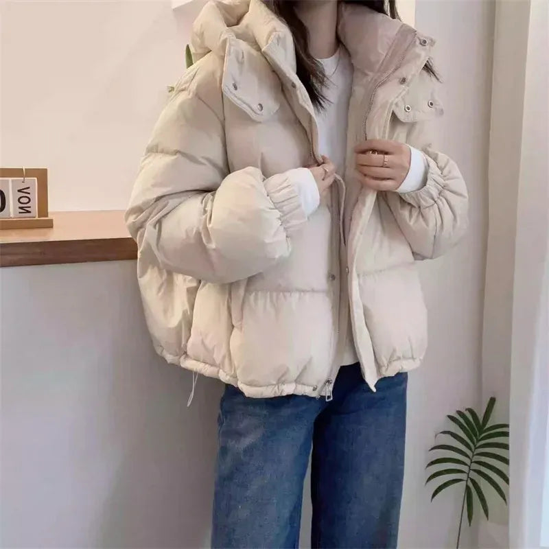 Warme Damen Winterjacke mit Kapuze und Kragen in Weiß