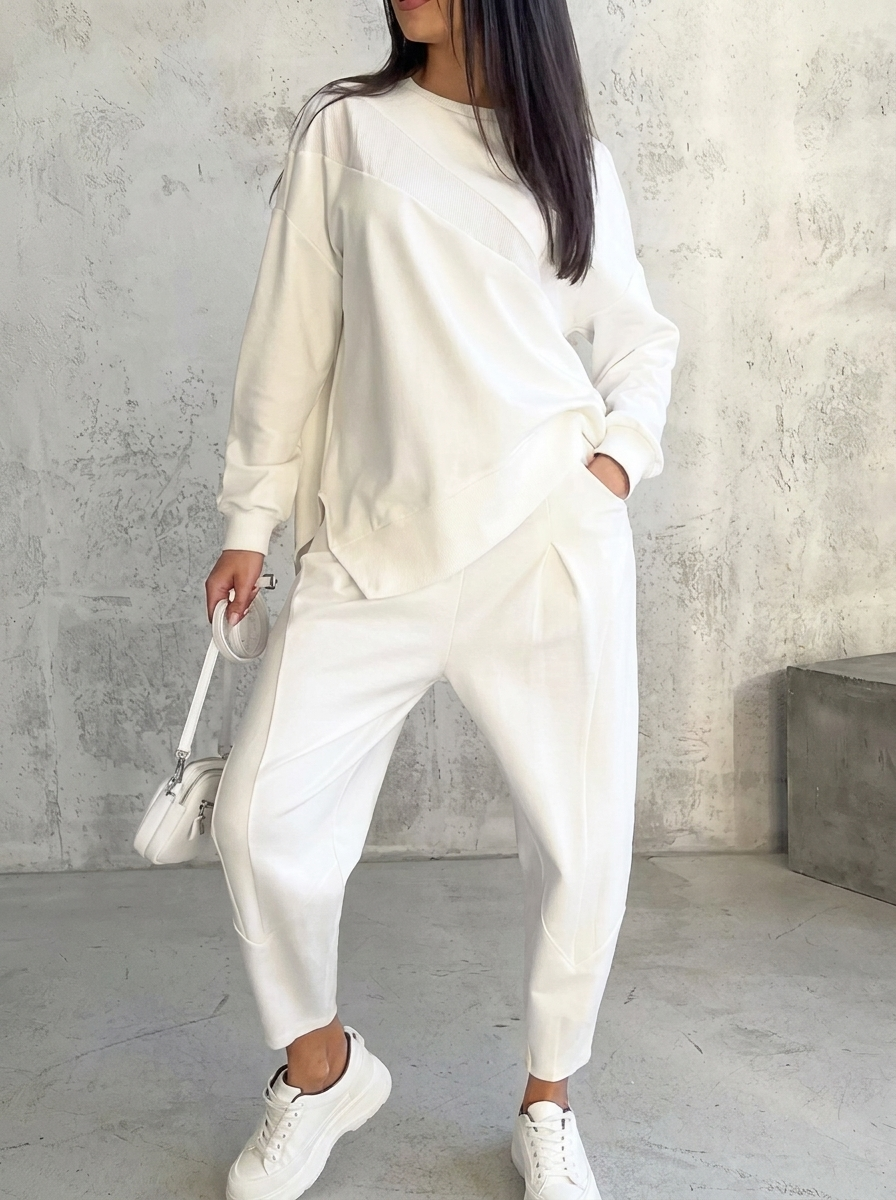 Zweiteiliges Set mit Rundhalsausschnitt und en Blanco